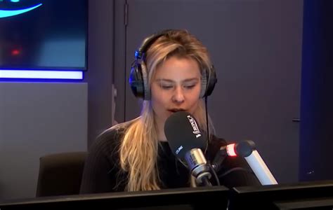 celine shownieuws naakt|Celine Huijsmans .